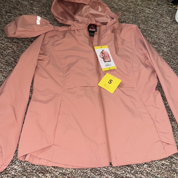 Gerry packable jacket with bag. NWT size Small - Picture 3 of 6